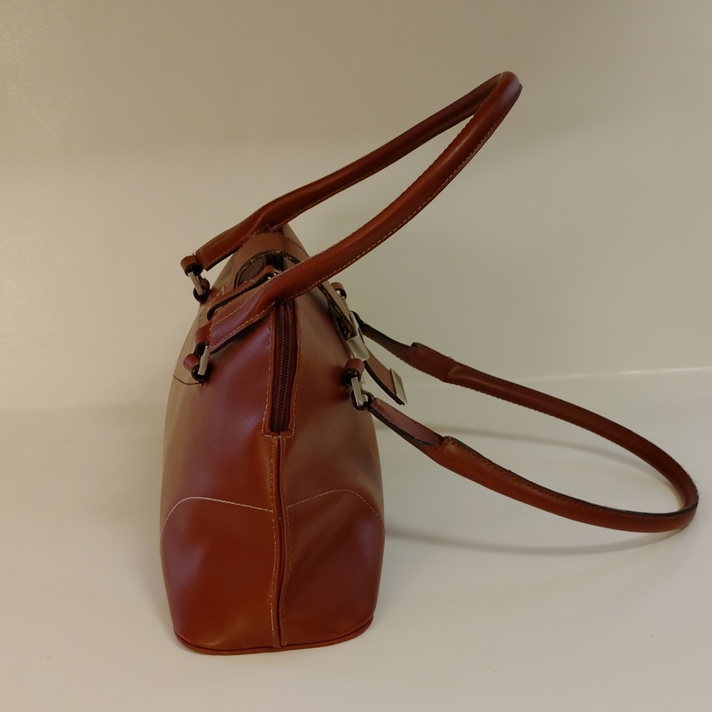Elegant Burgundy Leather Handbag - Picture 4 of 13